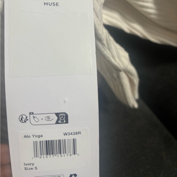 ALO Yoga ivory Muse Hoodie - Picture 3 of 4